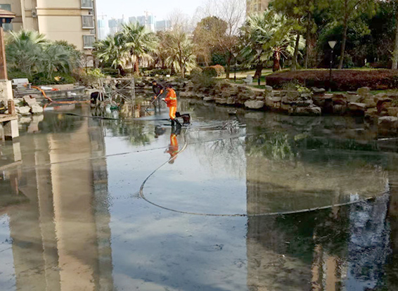 太谷景观池淤泥清理