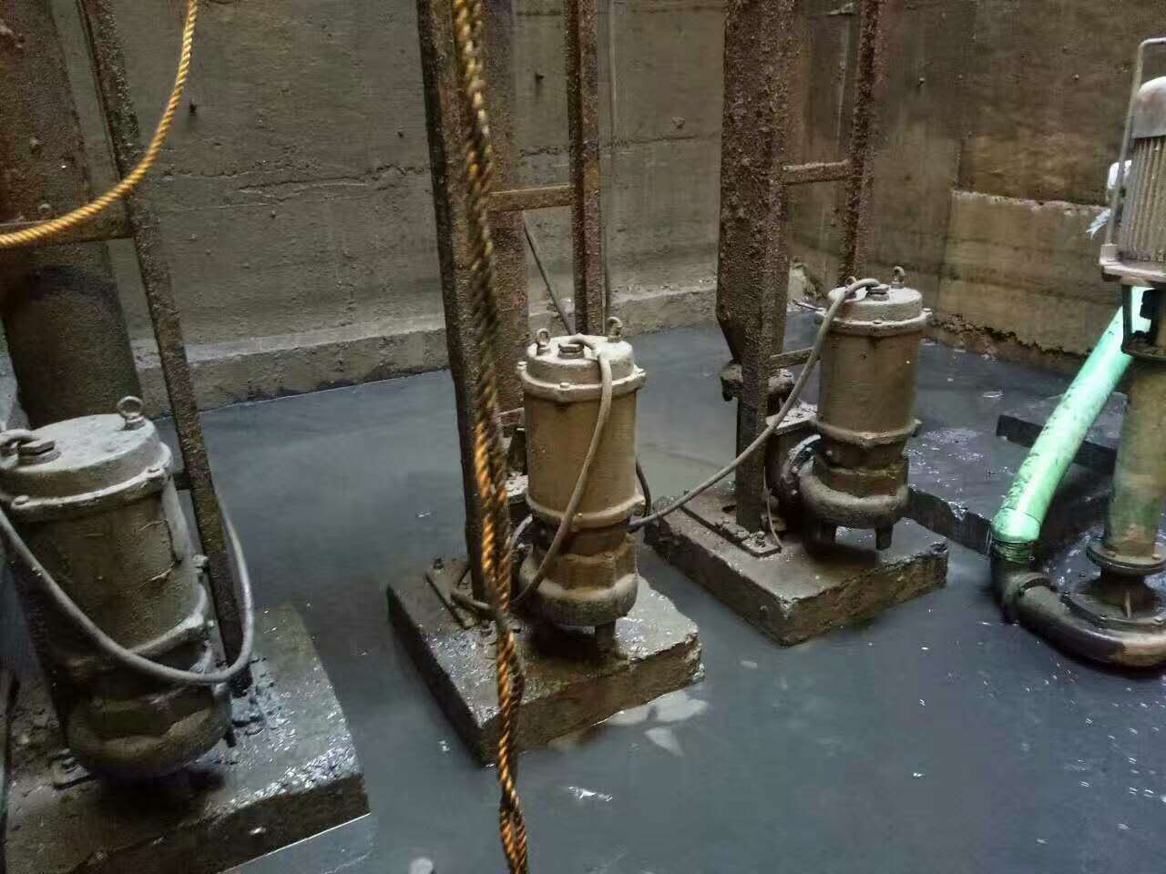 太谷污水池清理