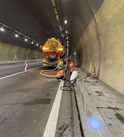 太谷隧道排水渠清淤